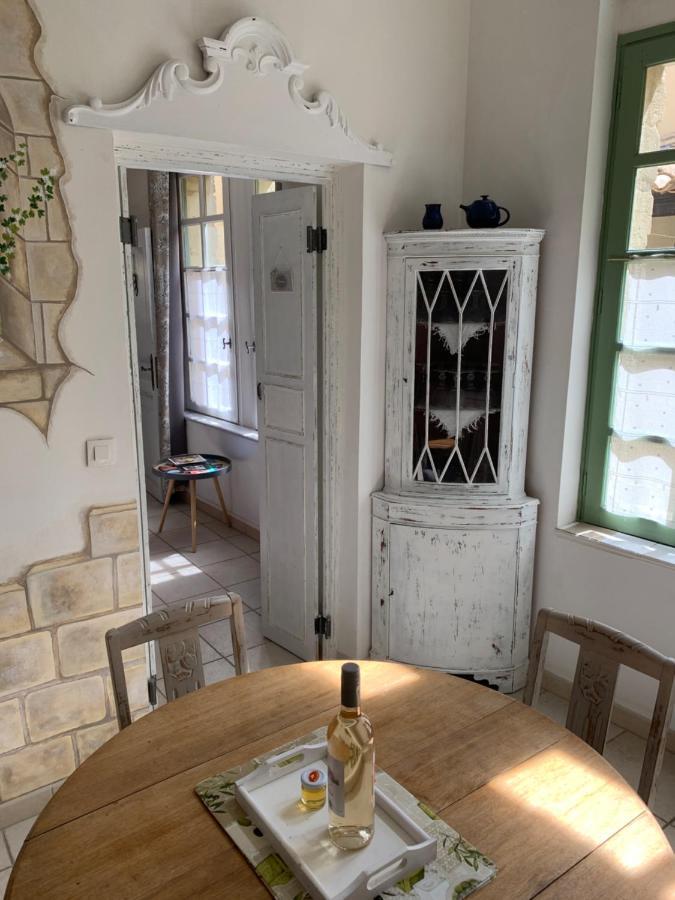 Uzes A Pied, Appartement Dans Cadre D'Exception Bagian luar foto